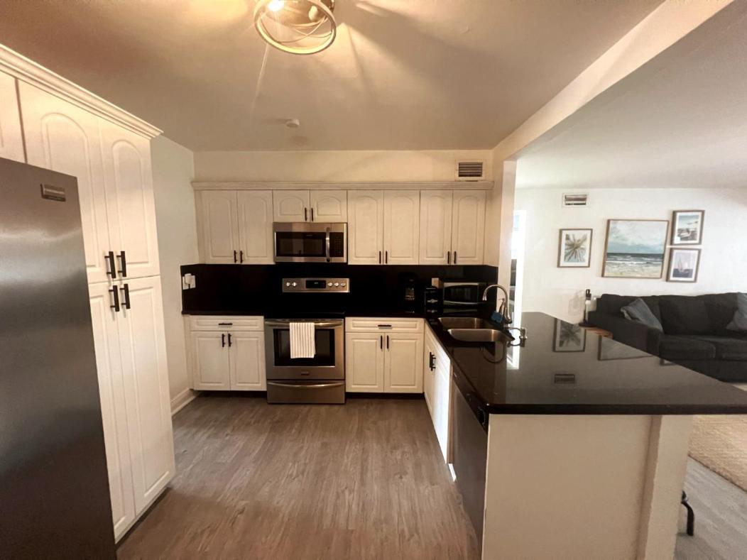 Designed Private Suites In Miami Bilik gambar