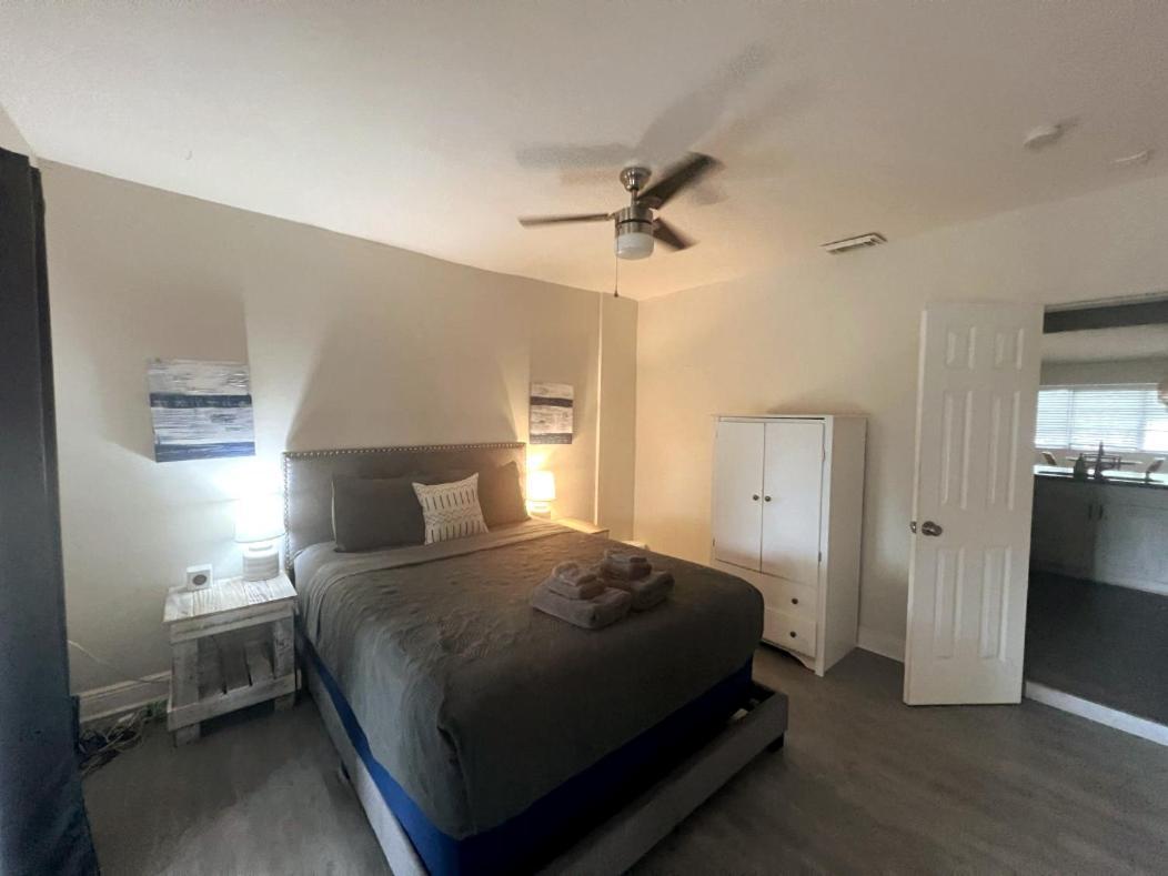 Designed Private Suites In Miami Bilik gambar