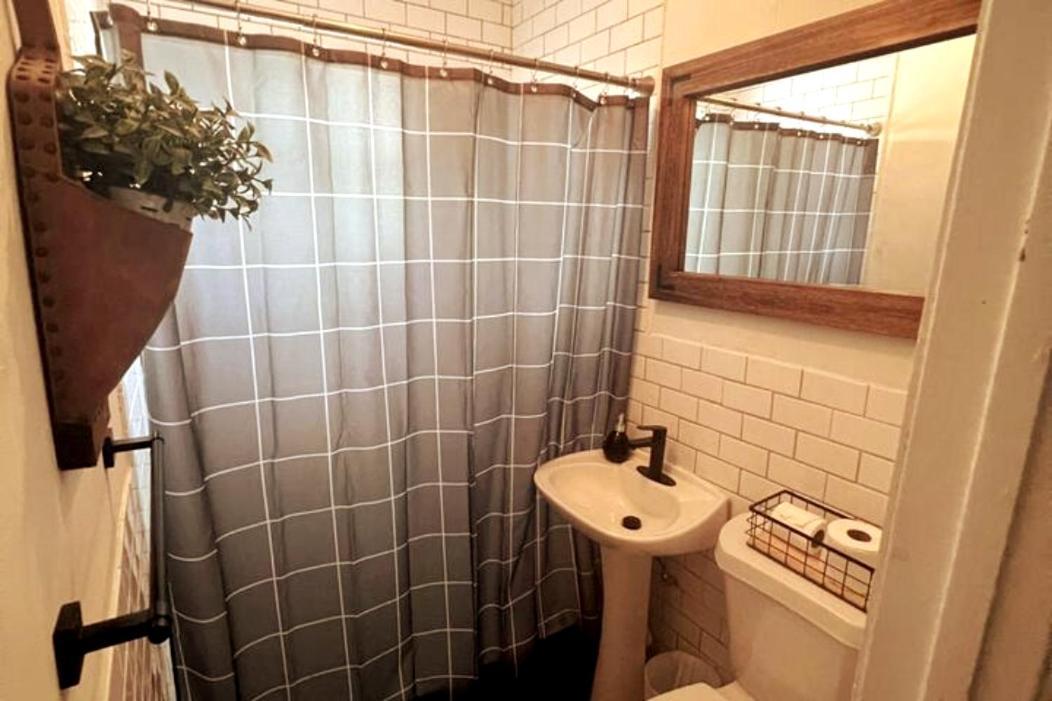 Designed Private Suites In Miami Bilik gambar