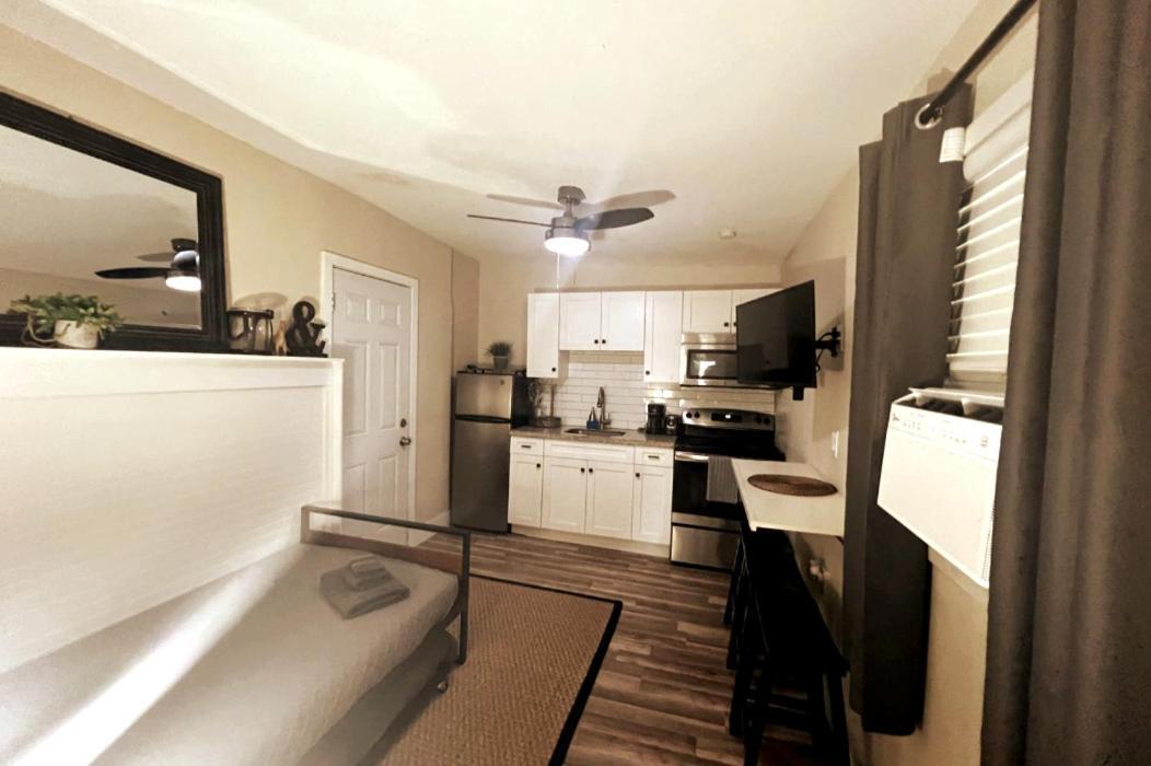Designed Private Suites In Miami Bilik gambar